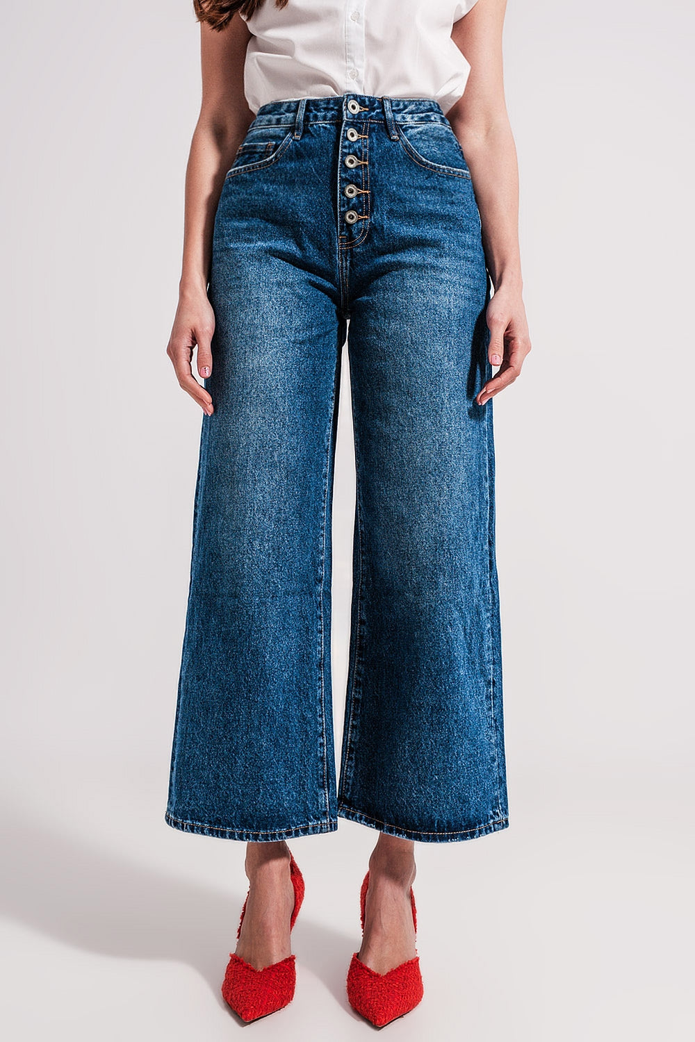 Q2 Wide leg jeans with exposed buttons